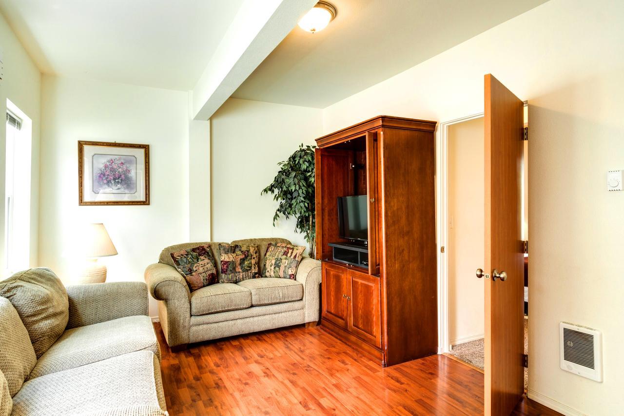 Maple Leaf Manor Suites Spokane Exterior photo